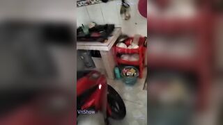 Đánh ghen tại trọ, E gái chx kịp mặc quần bị đánh bôm bốp vào lồn non