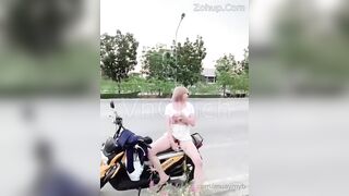 E này chất vl, Banh lồn thủ dâm mặc kệ người đi đường qua lại