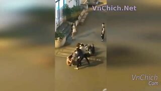 Đánh ghen lột sạch đồ giữa đường Ở Hà Nội