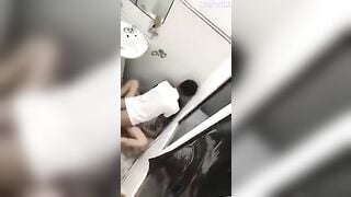 Quay lén, E gái uống say bị hiếp dâm r bỏ xó trong WC hiện côn an đang điều tra