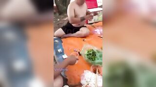 Nhậu miền tây, Đang nhậu lôi nhau vợ ra chịch trong sự bất ngờ của bb