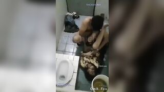 Chó, họp lớp nhau say Đè con bạn thân hiếp dâm trong toilet