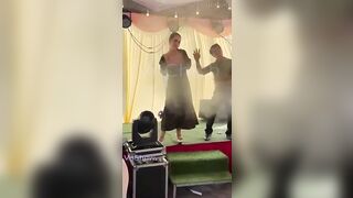 Đám cưới độc lạ bình Dương, thế nào mà địt nhà gái trên sân