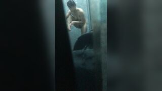 Quay lén em hàng xóm tắm 16