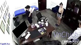 Quay lén e gái đi trị vú bị bác sĩ nắn bóp xong còn bảo vạch lồn ra