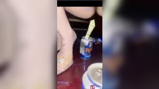 Mấy a gái ở quán bar nhận tiền tip bằng lồn r đái vào cốc cho khách siêu dâm