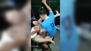 Quay lén cô giáo chiều e học sinh lén vào wc địt nhau rên cực to