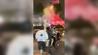 Tổng hợp các clip gái xinh đi bão vạch lồn show vú trên đường