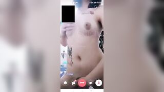 Gạ bé học sinh call video chát sex ngay khi đang nằm cạnh mẹ cực kích thích