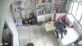 (Hack Cam) Người Dì Ở Nhà Vắng Dượng Nên Đã Thủ Dâm