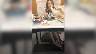 Đang ăn nhà hàng mà lên cơn nứng