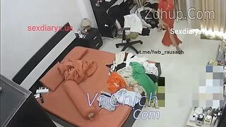 Đi hc thêm thanh niên lm liều, đặt cam quay lén cô giáo phát hiện cô giáo thủ dâm