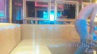 Thanh niên bỏ thuốc thác loạn vs e nhân viên karaoke địt tập thể