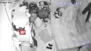 Hack camera e gái cấp 2 quàng khăn đó dùng lồn để giữ a trai ko đi công tác
