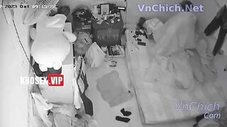 Hack camera e gái cấp 2 quàng khăn đó dùng lồn để giữ a trai ko đi công tác