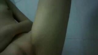 Nữ sinh dâm đãng cùng bạn tìm chỗ chịch nhau