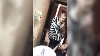 Lôi chị dâu vô nhà vệ sinh bắt bú cu thoả mãn