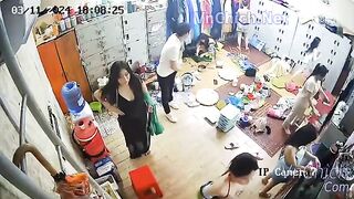 Hack camera phòng ngủ của mấy e nv karaoke, Thủ dâm tập thể luôn