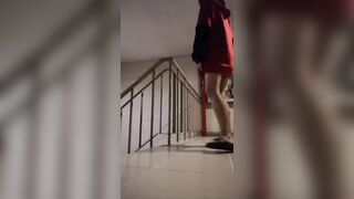 em gái ra ngoài cầu thang chung cư thu dam p3