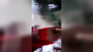 Nứng quá em ra đường trước cổng nhà người khác khẩu dâm thủ dâm 2