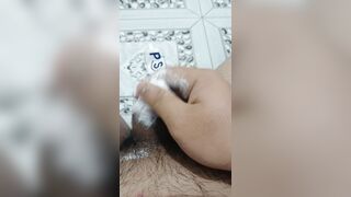 Theo yêu cầu hành hạ con cu bằng kem đánh răng