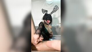 Em china lồn to thủ dâm lên đỉnh nước bắn tung tóe 3