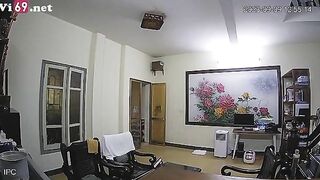 Em hàng kính  cận xóm nude