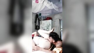Đang ngoại tình cho trai vét máng thì chồng em gọi điện thoại