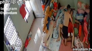 Hack Camera Vợ Chồng Lén Lút Địt Nhau Thì Con Gái Thức Giấc