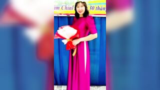 Cô giáo dạy toán (AI)
