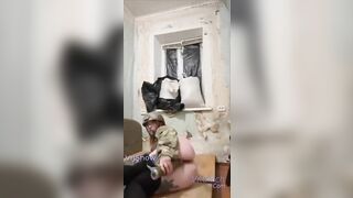 Đang chiến tranh, E lính Ukraine lính tên lừa nhét lồn gửi gia đình lm kỉ niệm