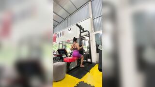 Gái Già Phòng Tập Gym Mông To - P1