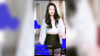 Móc lồn chảy ước hết tay, thèm chịch nhưng thg e sợ bố mẹ biết