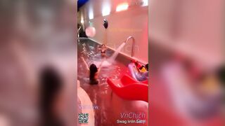 Thác loạn, Bao sạch bể bơi chỉ để địt 10 e xinh gái cùng lúc