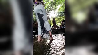 Em gái tiktoker china dâm đãng đái cả váy