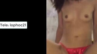 Clip sex em gái dễ thương yêu quần lót đỏ gợi cảm