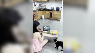 Em gái nấu ăn lộ clip