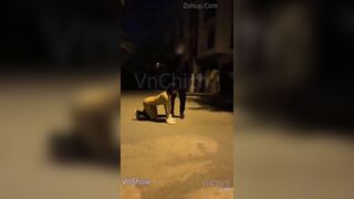 E gái học Sinh bị BDSM hiếp dâm tập thể khi chút thuốc ở Gia Lâm