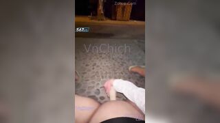 Bạo vl, Nửa đêm móc lồn trước cửa nhà người ta còn đái ra trước cửa
