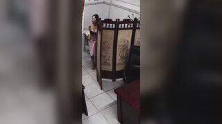 Cô này múp
