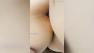 Đi du lịch, Thanh niên để e rau ra cửa sổ địt cho thiên hạ cùng thấy