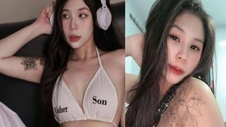 Gia Hân quy gối để dễ chịch
