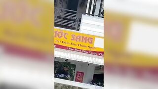 2 bé học sinh lên cafe mà ko uống, bỊ quay lén đang uống nước lồn nhau