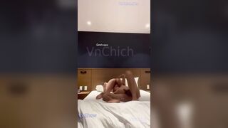 Con e ko khoá cửa phòng tắm lại chổng lồn ra nên phải địt ms ngoan được