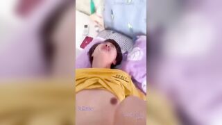 Chị máy bay ngoại tình bị bắt đánh ghen lột đồ trong trung tâm khách sạn
