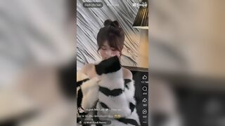 Tiktoker hot girl Huỳnh Mai Linh và chiếc vếu căng mọng💋