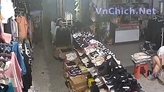 Hack cam, Phát hiện chồng mk địt nhân viên bán quần áo đánh ghen