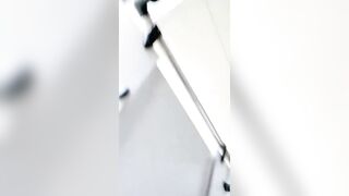 Sex sinh viên nứng vào WC móc bướm