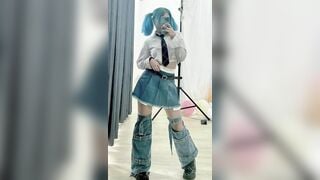 Mèo Simmy lột đồ