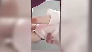 Bé gái thủ dâm 2